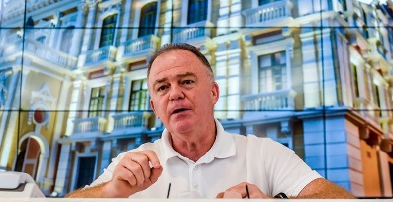 Após ser filmado na praia, Casagrande diz que local era "ambiente seguro". Foto: Divulgação/Secom