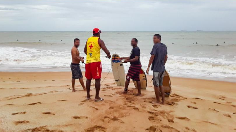 Durante isolamento, mais de 400 banhistas são abordados nas praias da Serra. Foto: Sedes/PMS