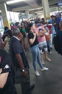 Terminal de Vila Velha amanhece com aglomerações na manhã desta quarta-feira. Foto: Leitor