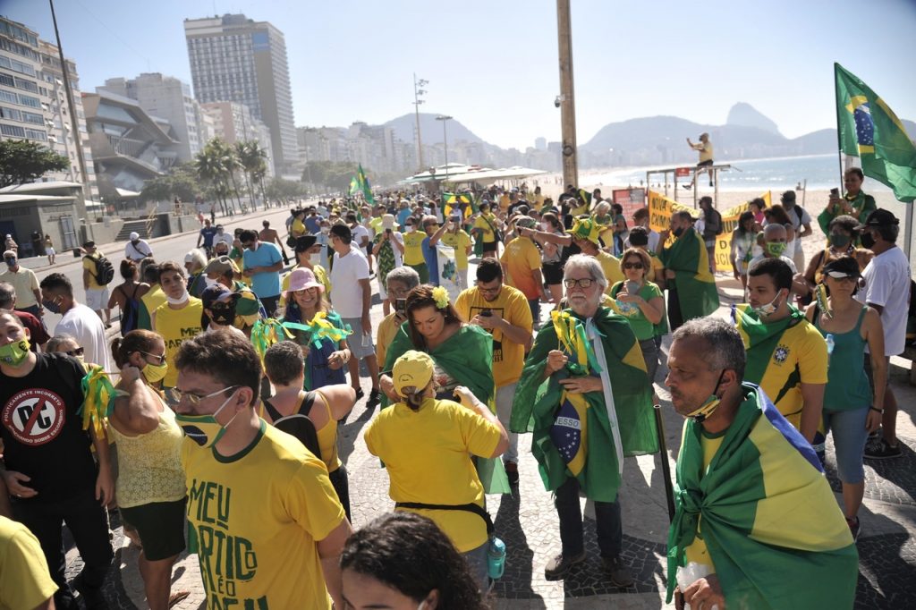 Movimentação da manifestação Pró Bolsonaro, realizado na praia de Copacabana, na cidade do Rio de Janeiro, RJ, neste domingo (21). Foto: Saulo Angelo/Estadão Conteúdo