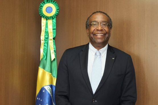 Universidade da Alemanha diz que Decotelli não tem pós-doutorado