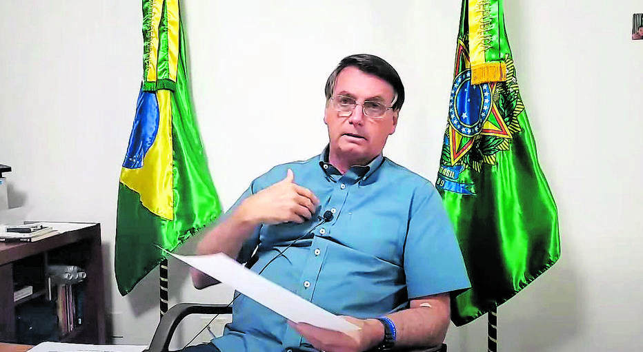 Durante live na quinta-feira, Jair Bolsonaro afirmou que desafiava a imprensa a encontrar algum texto de ódio assinado por seus auxiliares Foto: Reprodução/YouTube