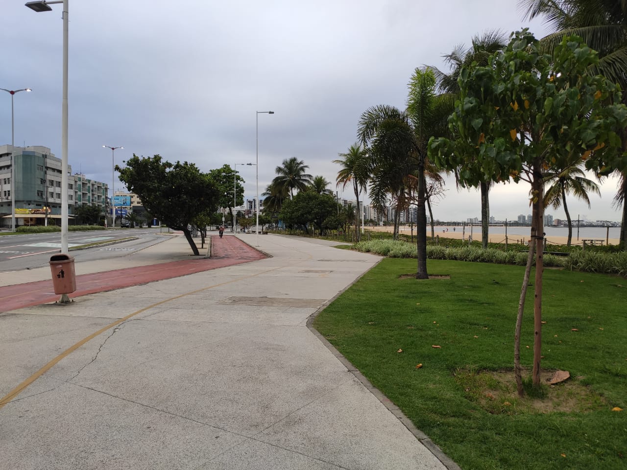 Praia de Camburi, em Vitória. Foto: Danielli Saquetto