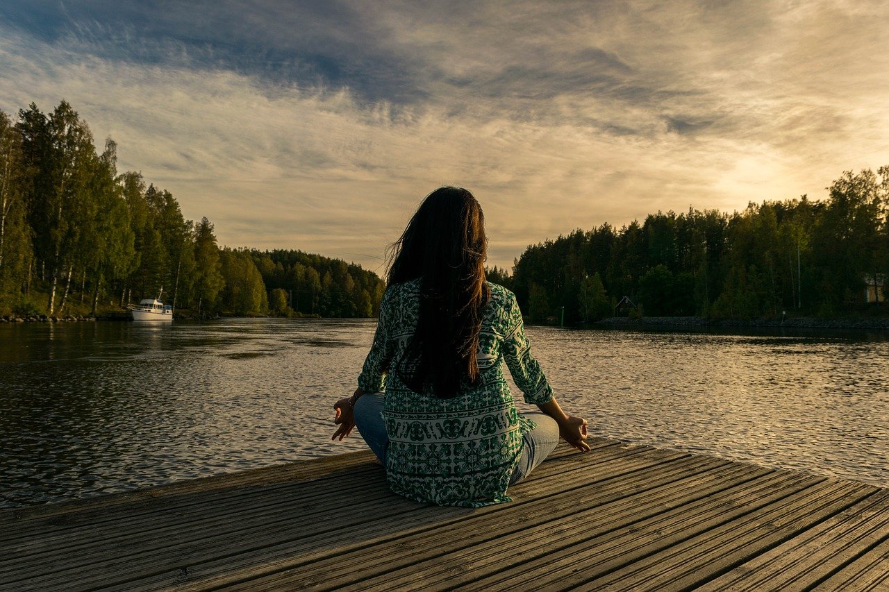 Prática de meditação. Foto: Pixabay