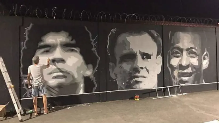 Santos pintou o rosto de Maradona no muro do CT Rei Pelé Foto: Divulgação/Santos FC