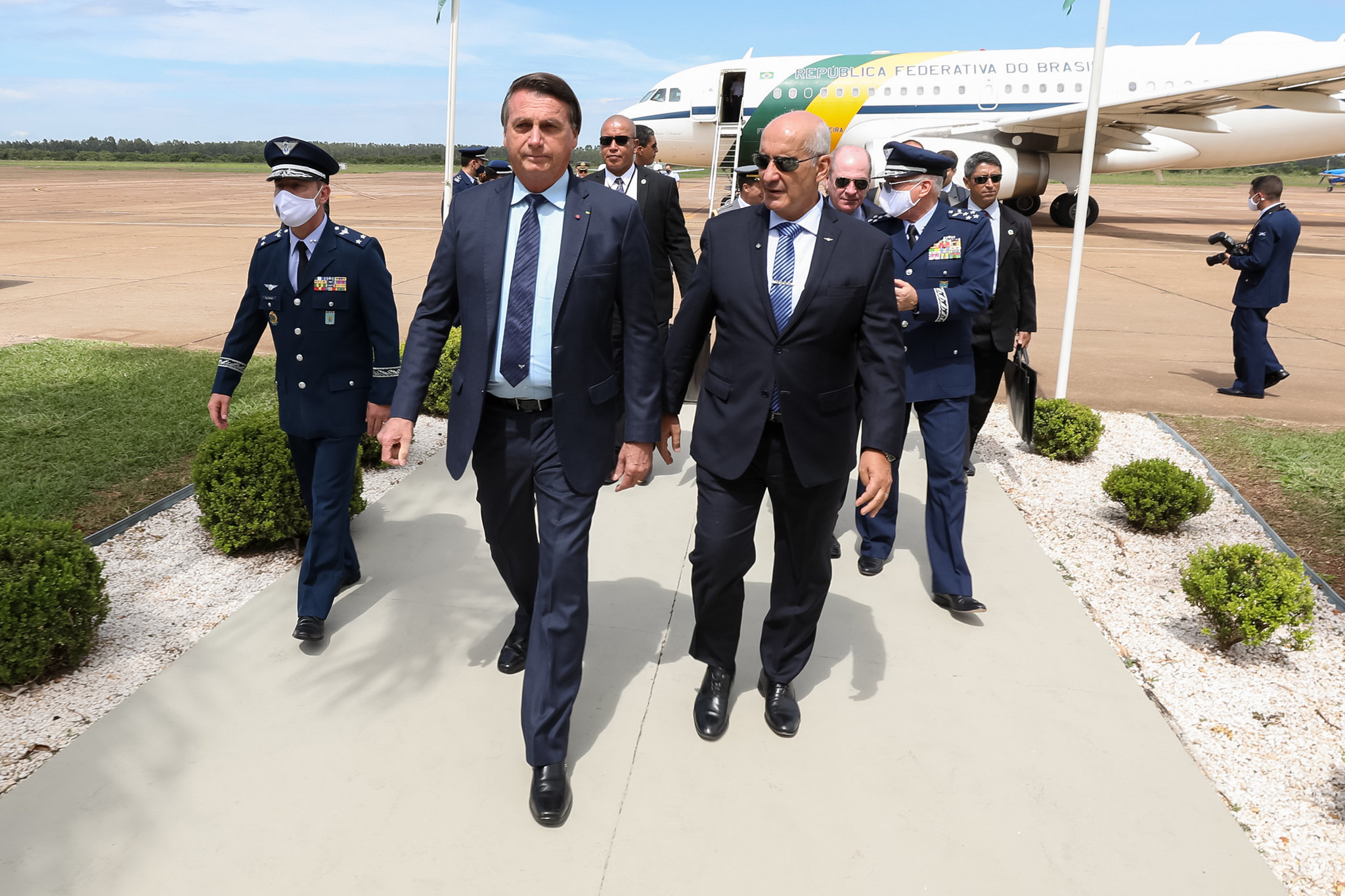 Bolsonaro chega ao Aeródromo da Academia da Força Aérea em Pirassununga. Foto: Marcos Corrêa/PR