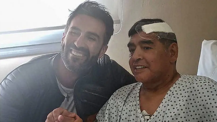 Diego Maradona e seu médico pessoal, Leopoldo Luque. Foto: Reprodução