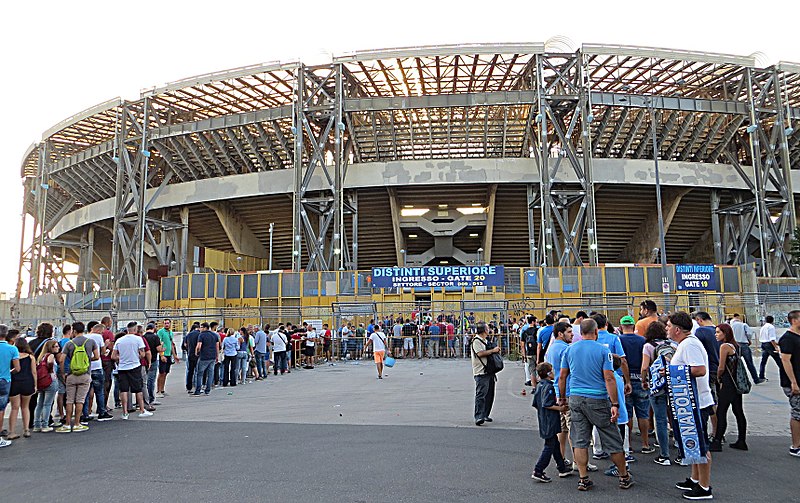 Estádio da Napoli será conhecido agora como Diego Maradona. Foto: Wikimedia Commons