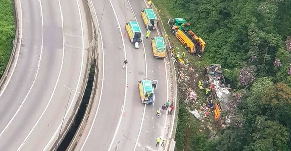 Acidente com ônibus de turismo deixa pelo menos 21 mortos no Paraná. (Reprodução: Batalhão de Polícia Militar de Operações Aéreas)