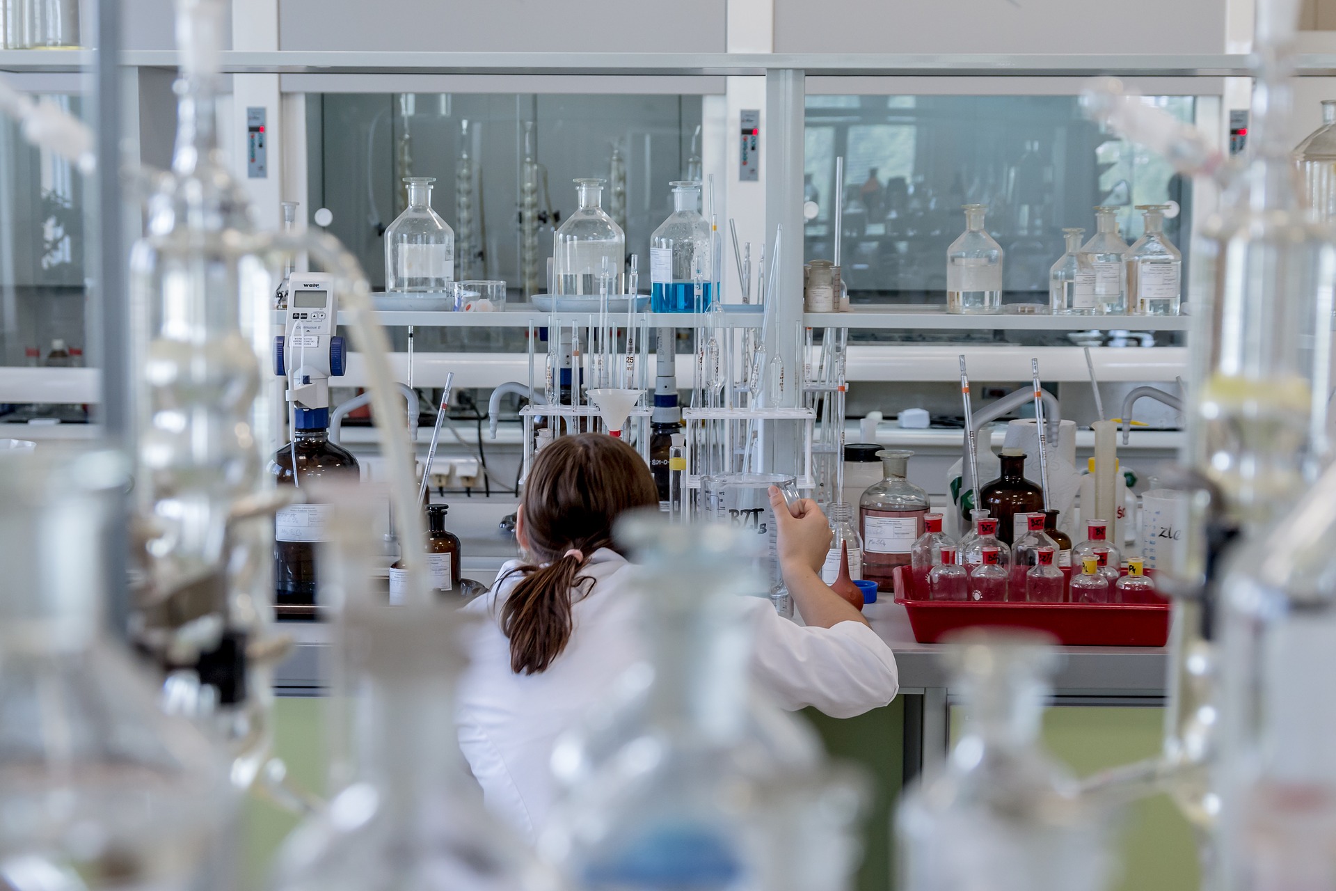 Fábrica de vacinas que recebeu pacote suspeito é liberada no Reino Unido. Foto: Michal Jarmoluk/Pixabay