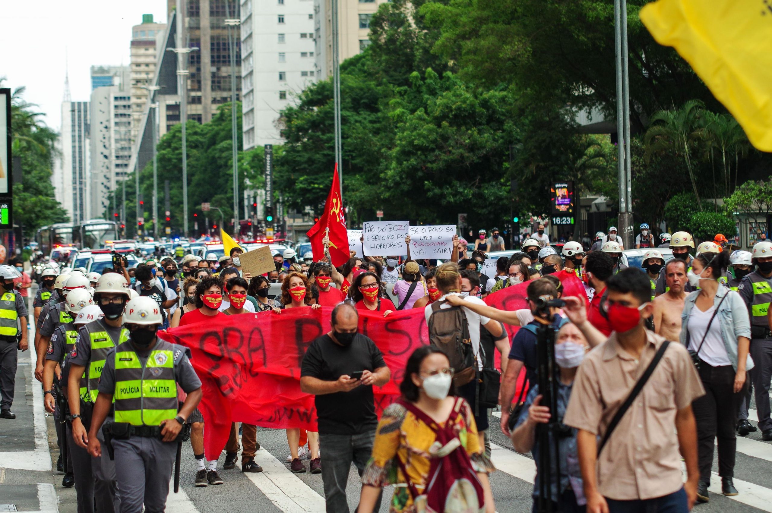 Manifestação Fora Bolsonaro realizada na Avenida Paulista, na cidade de São Paulo, neste domingo, (31). Foto: Roberto Sungi/Futura Press/Estadão Conteúdo