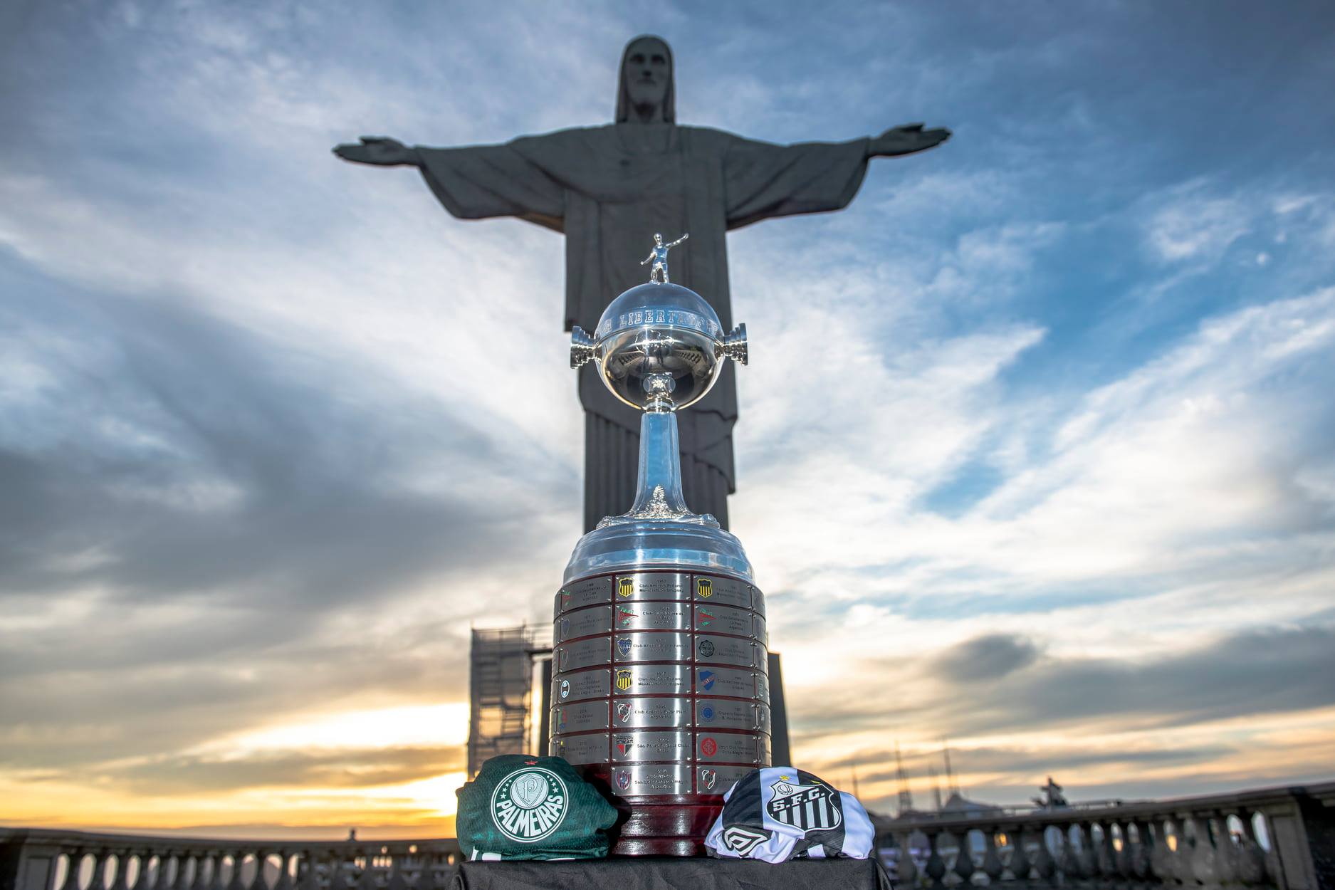 Palmeiras e Santos disputam o troféu da Libertadores neste sábado. Foto: Reprodução/Conmebol