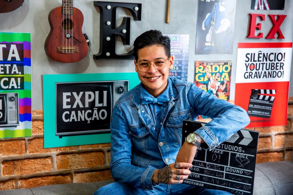 Bella Nogueira, artista e realizadora do canal de youtube e festival "Explicanção". (Foto: Divulgação)