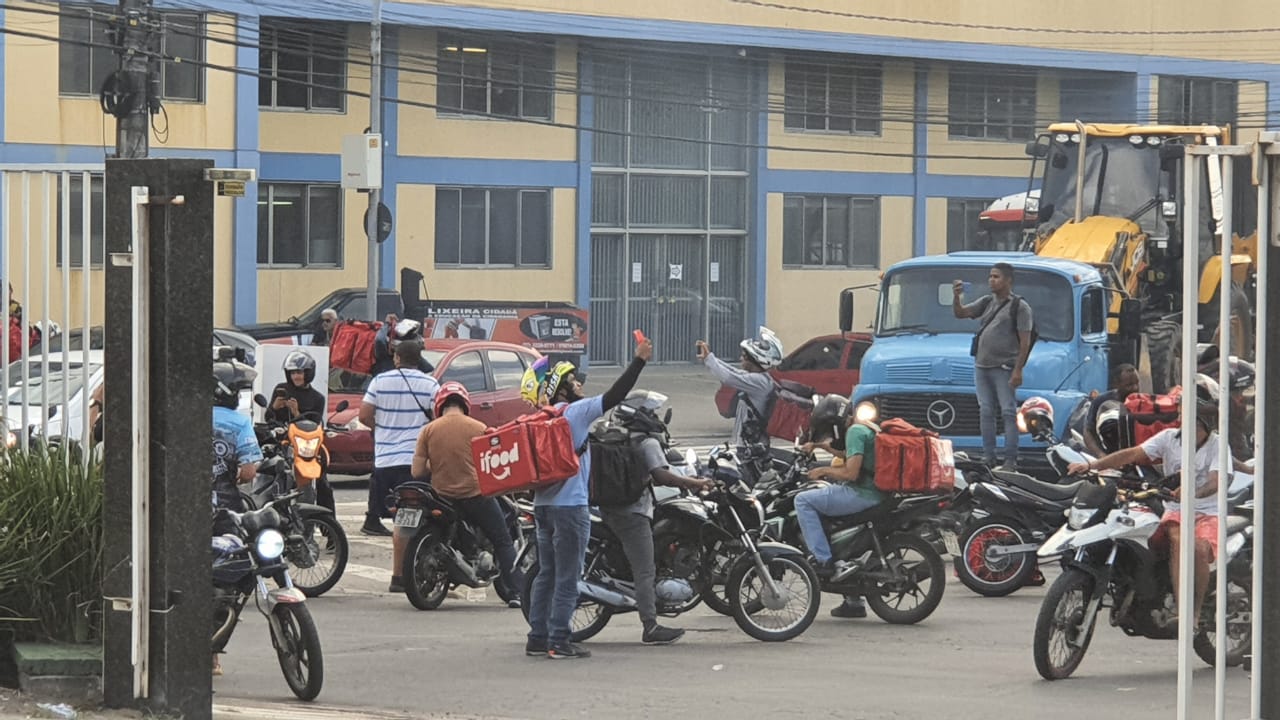 A categoria se concentrou por volta das 8h, próximo do hospital Dório Silva, na Serra. Foto: Reprodução/Ouvinte BandNews FM