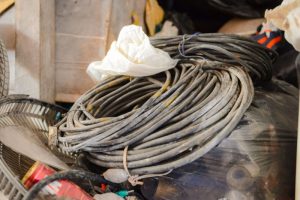 Fiação roubada encontrada em depósito no Morro da Garrafa, em Vitória. Foto: Leonardo Silveira/Divulgação