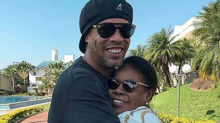 Ronaldinho Gaúcho e a mãe, Dona Miguelina. Foto: Reprodução/ Instagram Ronaldinho Gaúcho