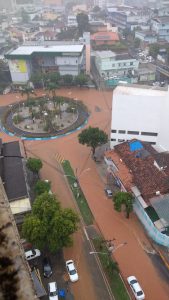Ruas alagadas em Cachoeiro de Itapemirim. Foto: Internauta