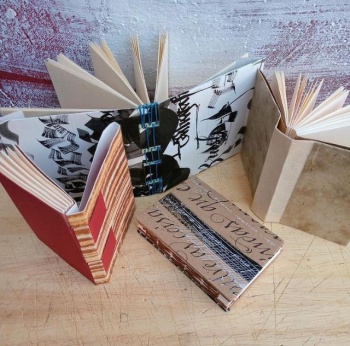 Centro de Referência da Juventude promove oficina de livros criativos artesanais. (Reprodução: Instagram/Gabriela Irigoyen)