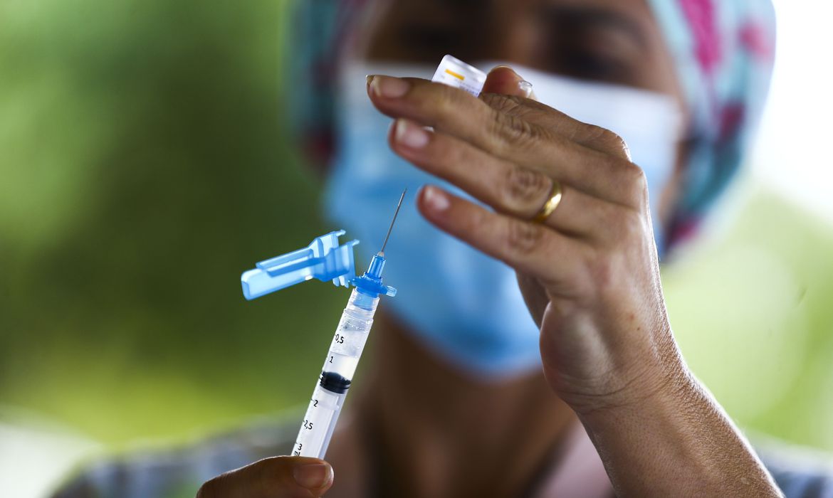Vacinação contra a covid-19. Foto: Agência Brasil