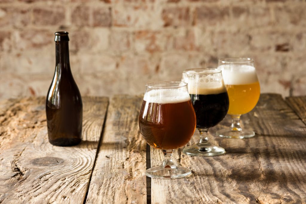 Cervejas; bebida. Foto: FreePik