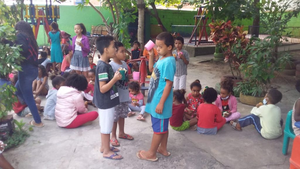 Crianças atendidas na Creche da Tia Loura. Foto: Arquivo Pessoal