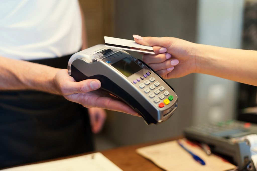 Cartão de crédito; compras. Foto: FreePik
