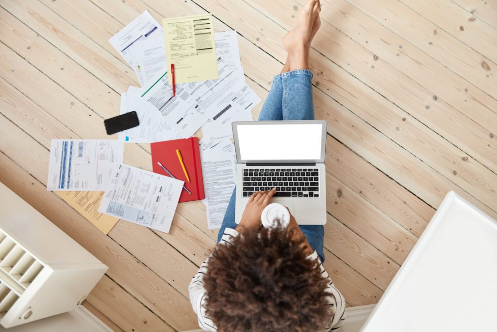 Informação; home office; trabalho. Foto: FreePik