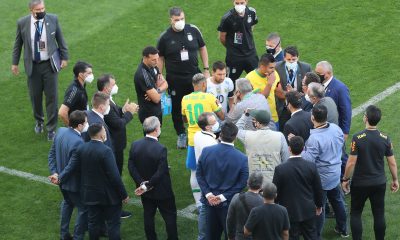 Agentes da Anvisa e da Polícia Federal interrompem a partida entre as seleções do Brasil e da Argentina válida pela eliminatórias da Copa do Mundo de 2022. Foto: Alex Silva/Estadão Conteúdo