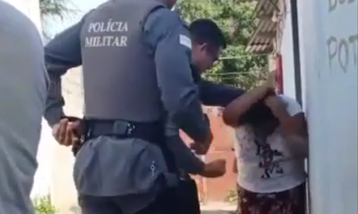 Mulher é agredida por policiais em Guarapari. Foto: Reprodução