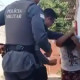 Mulher é agredida por policiais em Guarapari. Foto: Reprodução