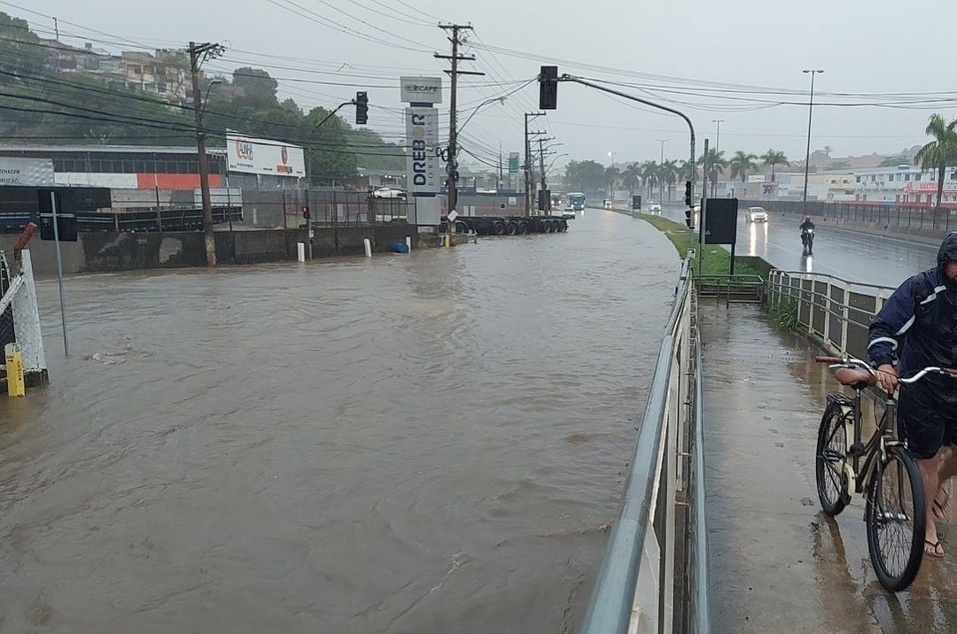 Chuva na BR-262, em Viana. Foto: Reprodução
