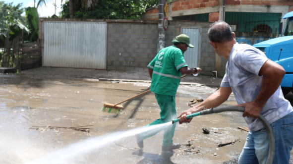 Limpeza das ruas do Bairro Industrial, em Viana. Foto: Divulgação/Prefeitura de Viana