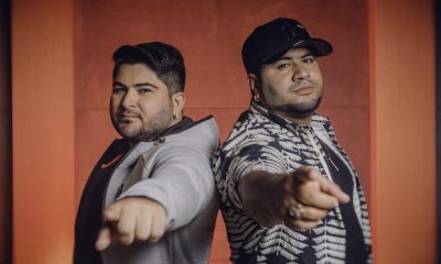 Cantores do Barões da Pisadinha em propaganda de evento.