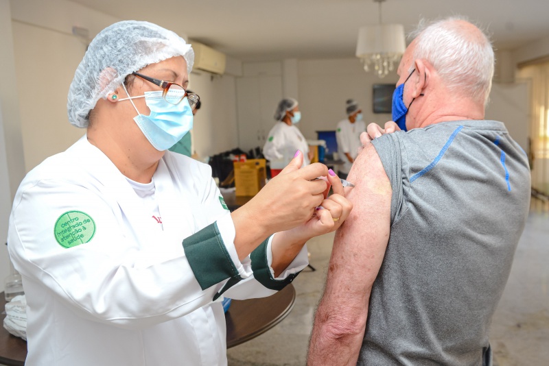 ES reduz de 5 para 4 meses o intervalo das doses de reforço para grupo 60+. Foto: Leonardo Silveira/PMV