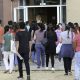 Candidatos chegam para o primeiro dia de provas do ENEM 2021. Foto: Fabio Rodrigues-Pozzebom/Agência