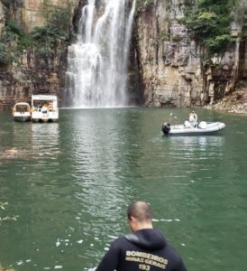 Local onde Rocha se desprendeu do lado direito da cachoeira em Cânion na represa de Furnas, matando 7 pessoas e deixando 3 desaparecidos na cidade de Capitólio, interior de Minas Gerias. Bombeiros vão retomar as buscas. Foto: Joel Silva/Estadão Conteúdo