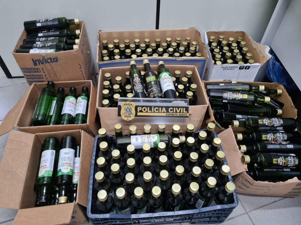 Garrafas de azeite apreendidas em supermercados da Grande Vitória. Foto: Sesp/Divulgação