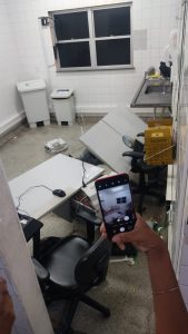 Sala do PA da Glória foi destruída após fúria de uma paciente. Foto: Reprodução