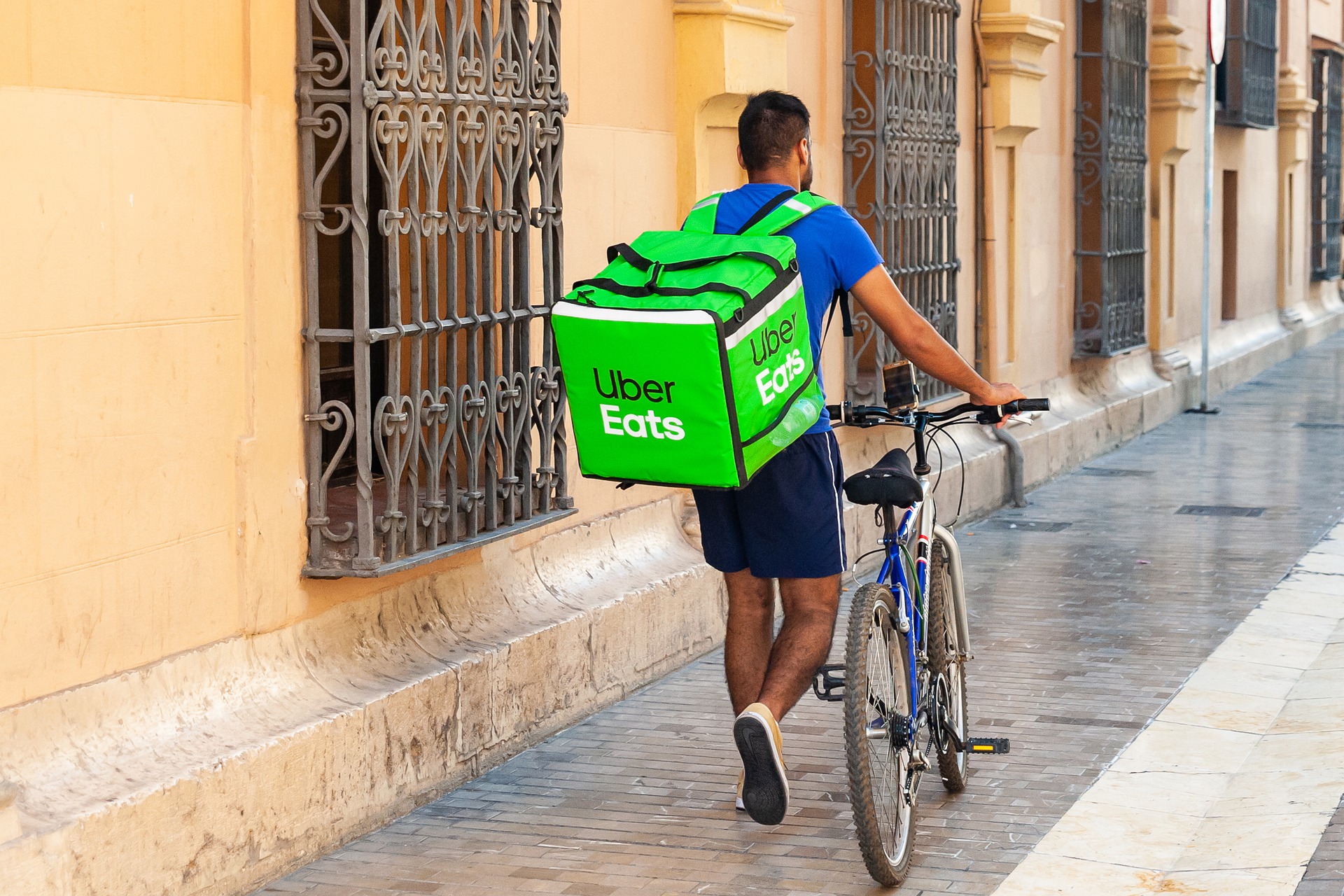 Uber Eats desistiu de fazer entregas de restaurantes no Brasil. Foto: Pixabay