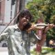 Maikon Douglas Aragão de Souza toca violino nas ruas do Brasil. Foto: Arquivo Pessoal