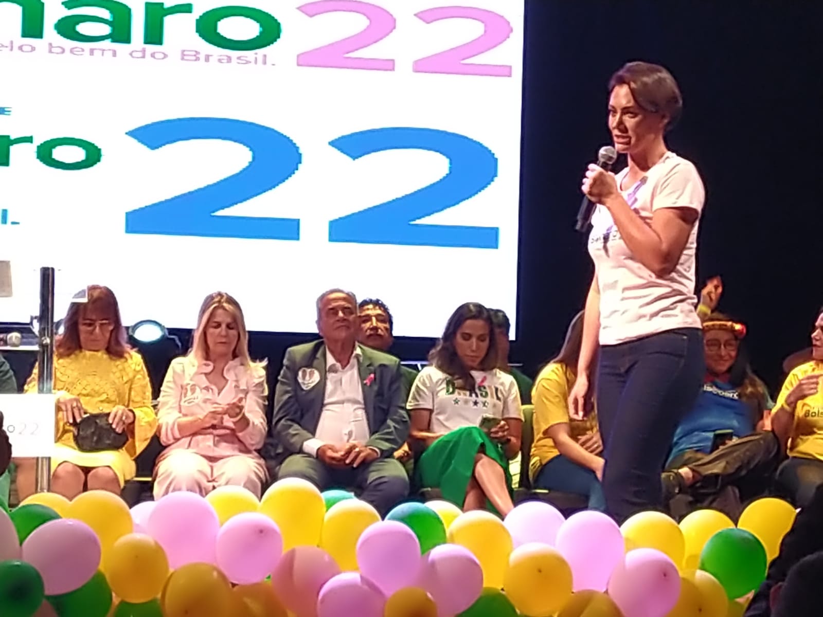 Michelle Bolsonaro discursa em ato eleitoral em Vitória (21/10/2022). Foto: Assessoria de Carlos Manato