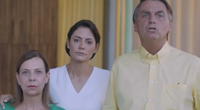 O presidente e candidato à reeleição pelo PL, Jair Bolsonaro, gravou vídeo ao lado da primeira-dama, Michelle Bolsonaro, e da representante de Juan Guaidó no Brasil, María Teresa Belandria (à esquerda)
