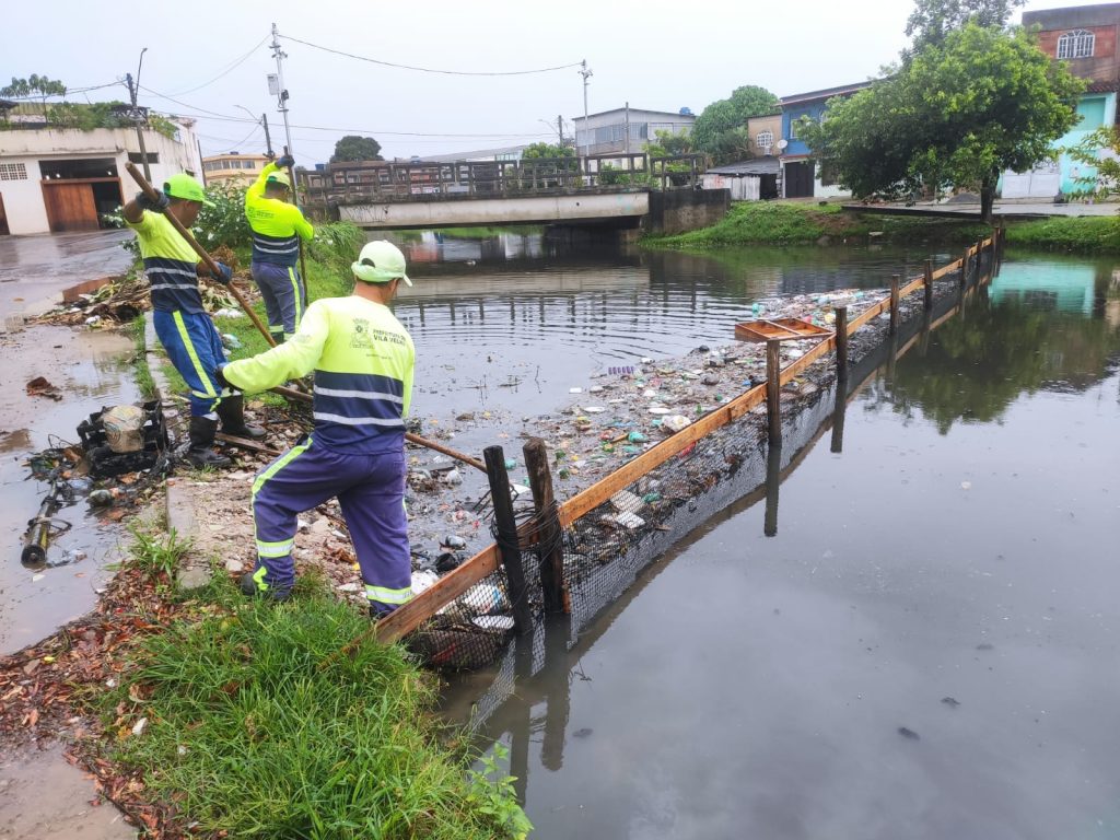 Limpeza da tela de Jardim Marilândia, em Vila Velha. Foto: Divulgação/PMVV