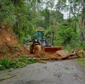 Chuva provoca deslizamento de terra em João Neiva. Foto: Reprodução/Instagram