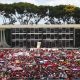 Apoiadores do presidente eleito do Brasil, Luiz Inácio Lula da Silva, se reúnem antes da cerimônia de posse, Luiz Inácio Lula da Silva. Foto: Tânia Rego/Agência Brasil