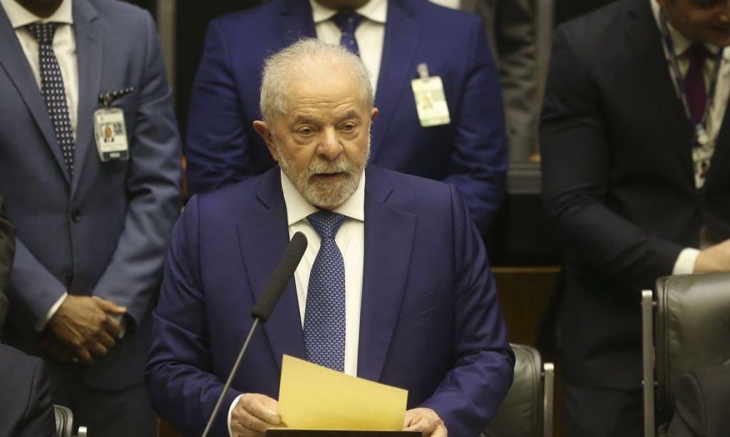 O presidente eleito do Brasil, Luiz Inácio Lula da Silva, durante seu discurso na cerimônia de posse no Congresso Nacional. Foto: Valter Campanato/Agência Brasil