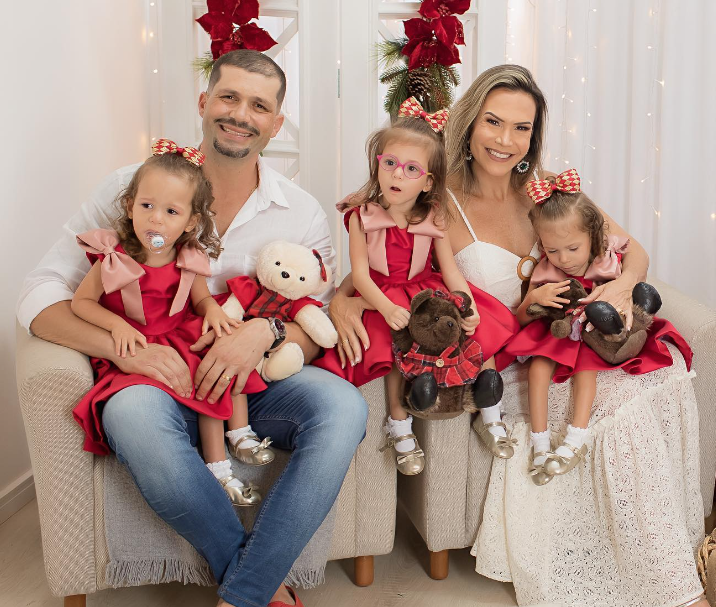 Família dos quíntuplos capixabas. Foto: Reprodução/Instagram