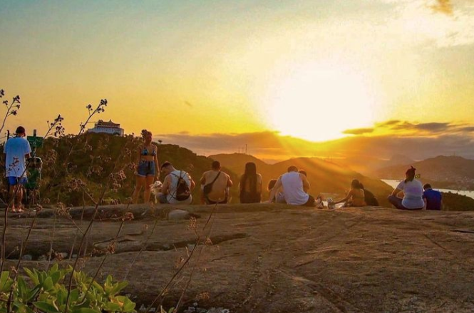 Pôr do Sol no Morro do Moreno, em Vila Velha. Foto: Reprodução/Instagram