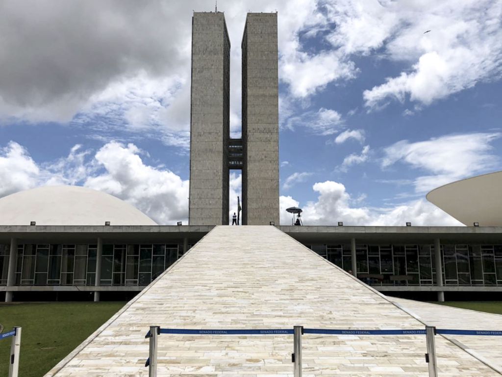 Polícia Legislativa faz varredura na rampa do Congresso Nacional para posse de presidencial. Foto: José Cruz/Agência Brasil