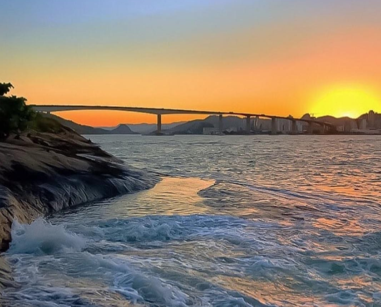 Pôr do Sol na Pousada do Farol, em Vila Velha. Foto: Reprodução/Instagram/@carol_1ima